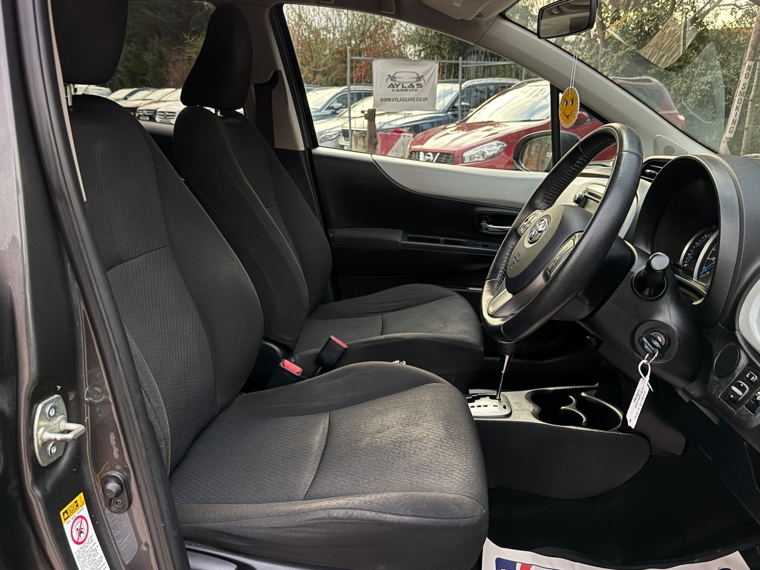 Used Toyota Yaris 2012 for sale - 77203231: Photo 15