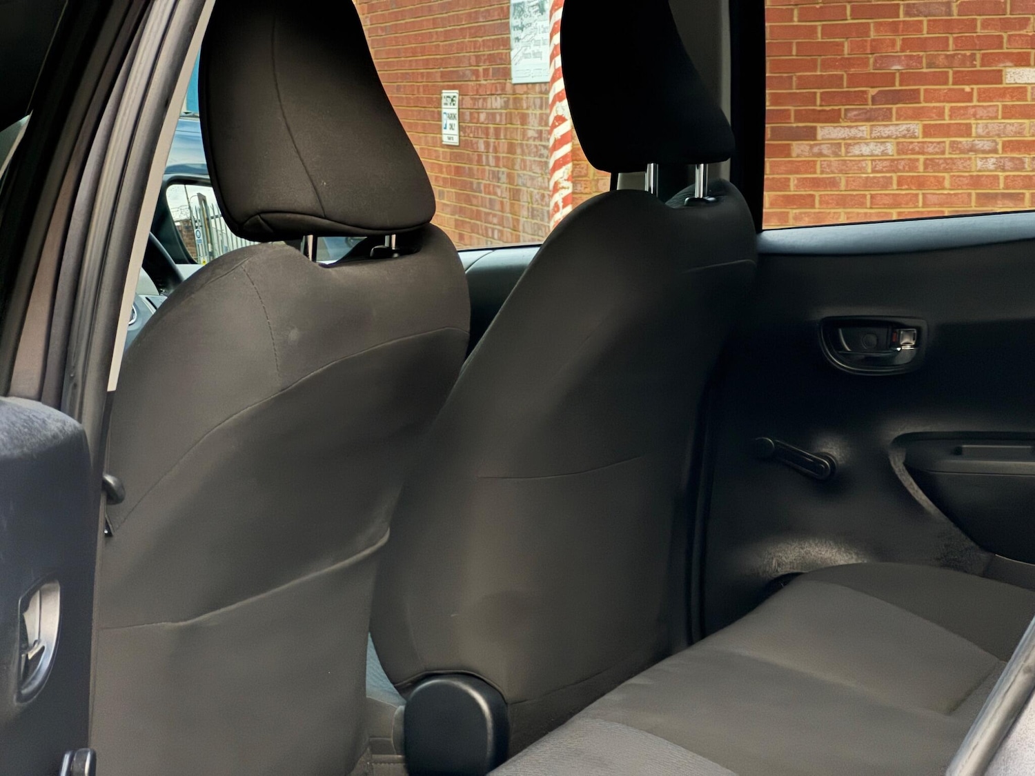 Used Toyota Yaris 2012 for sale - 77203231: Photo 17