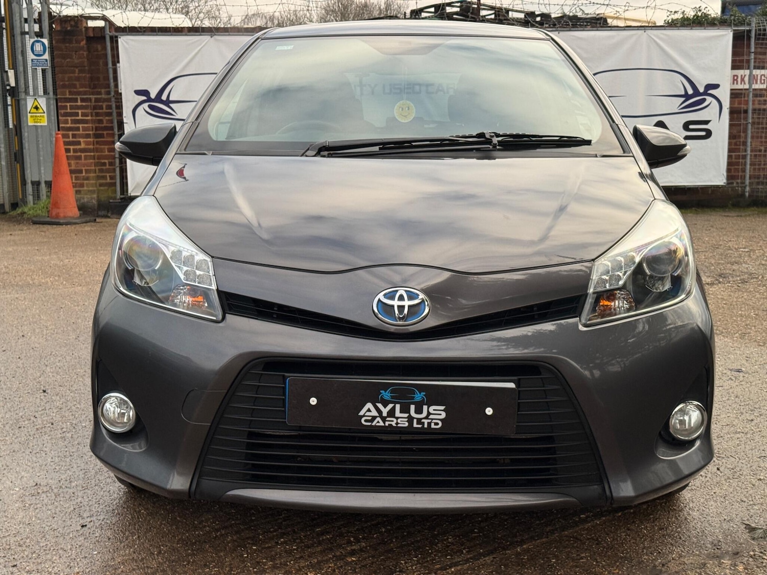 Used Toyota Yaris 2012 for sale - 77203231: Photo 2