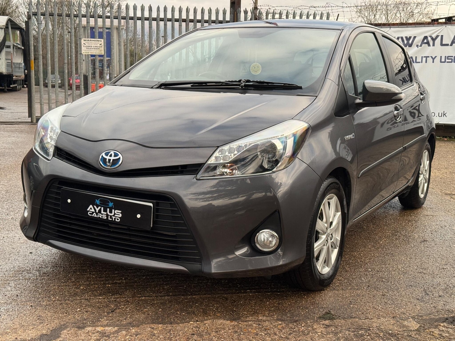 Used Toyota Yaris 2012 for sale - 77203231: Photo 3