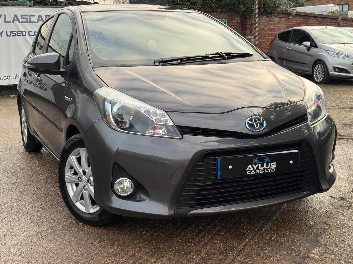 Used Toyota Yaris 2012 for sale - 77203231: Photo 5