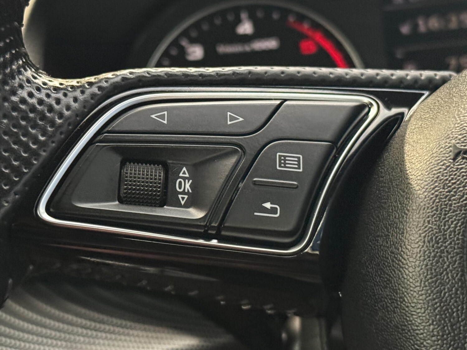 Used Audi Q2 2017 for sale - 75940129: Photo 41