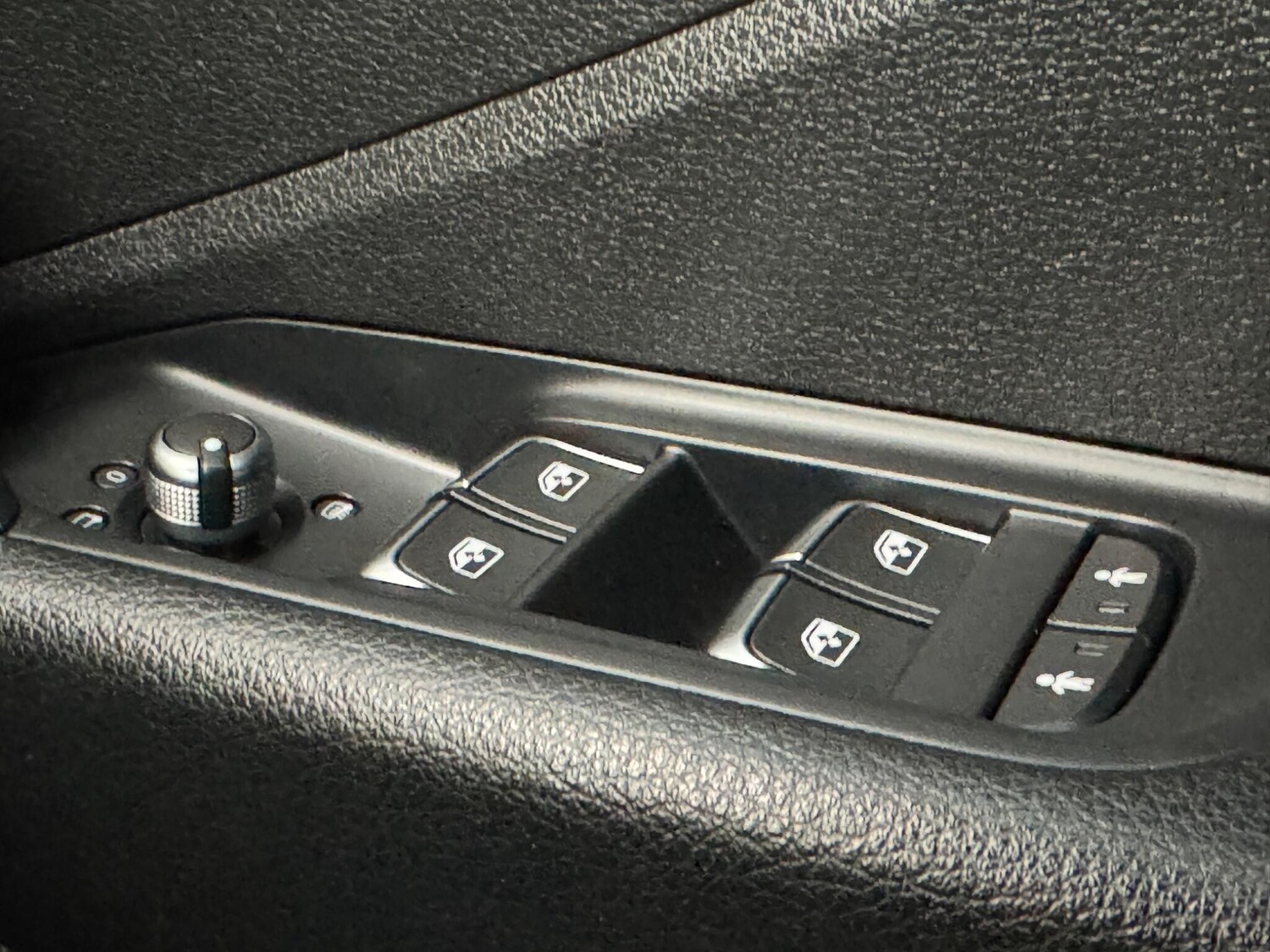 Used Audi Q2 2017 for sale - 75940129: Photo 44