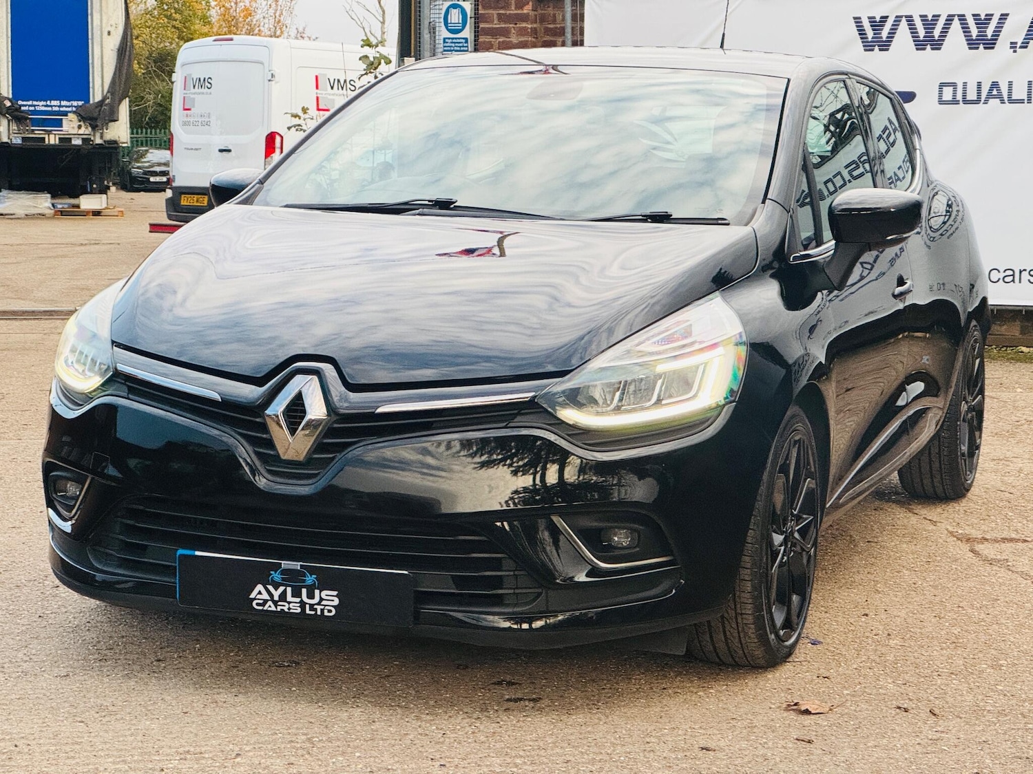 Used Renault Clio 2017 for sale - 76473895: Photo 2