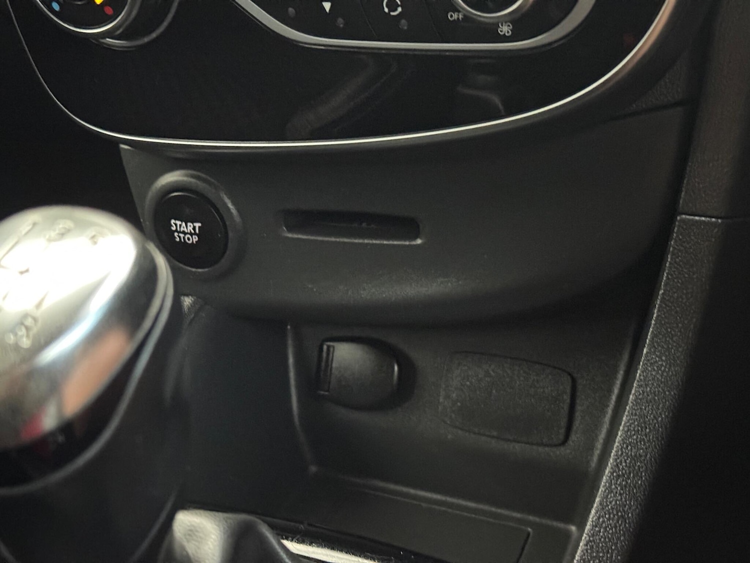 Used Renault Clio 2017 for sale - 76473895: Photo 27