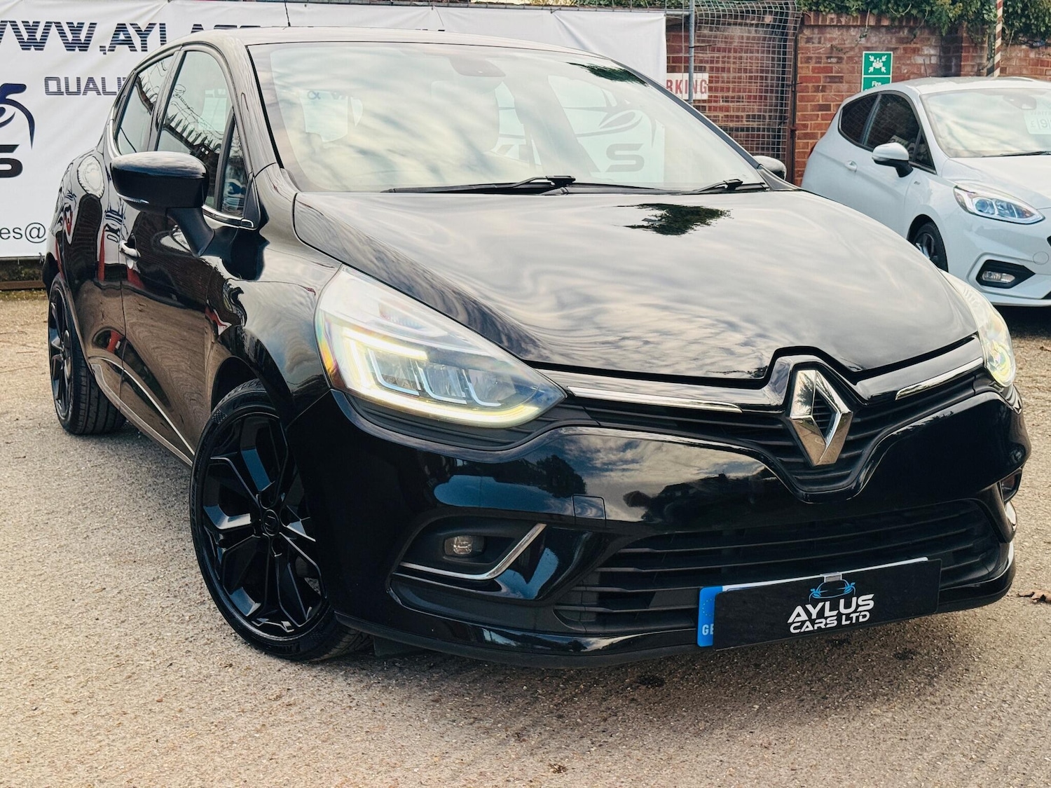 Used Renault Clio 2017 for sale - 76473895: Photo 3