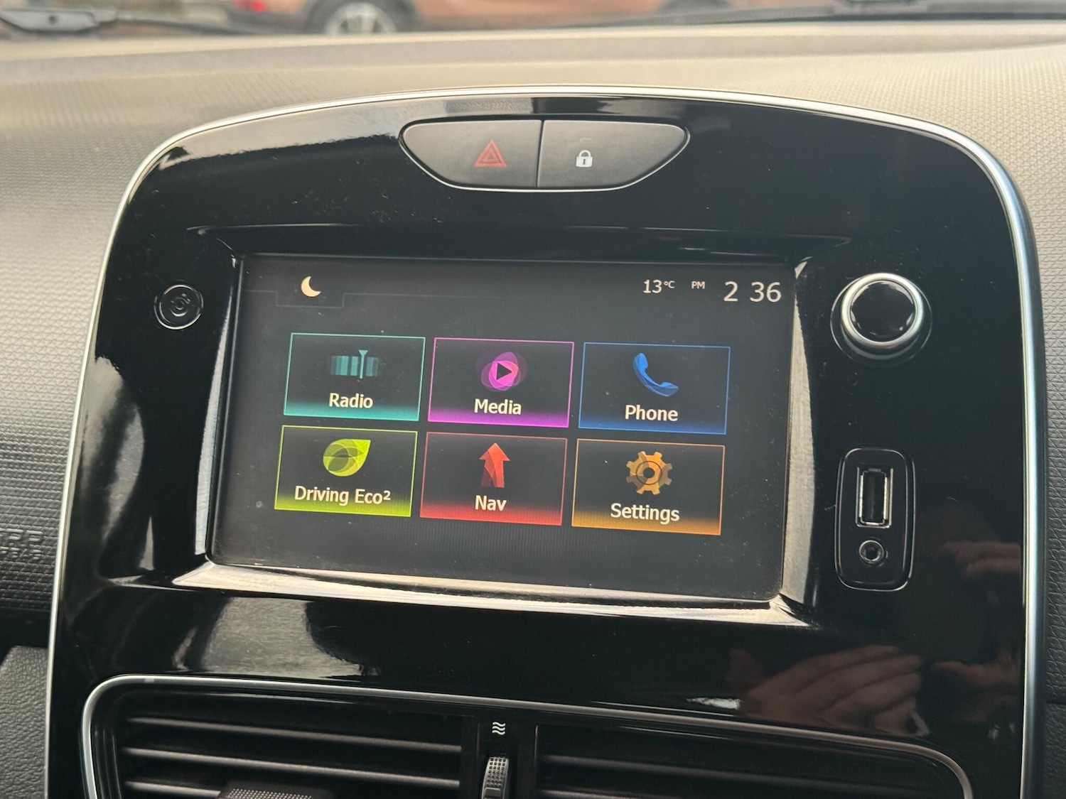 Used Renault Clio 2017 for sale - 76473895: Photo 32