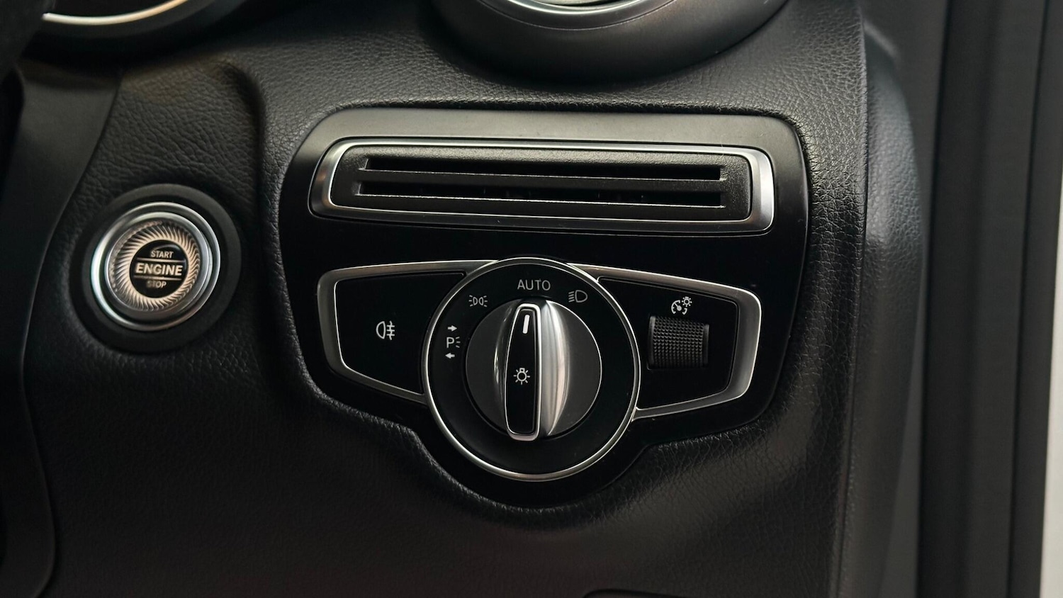 Used Mercedes-Benz C Class 2019 for sale - 77266667: Photo 33