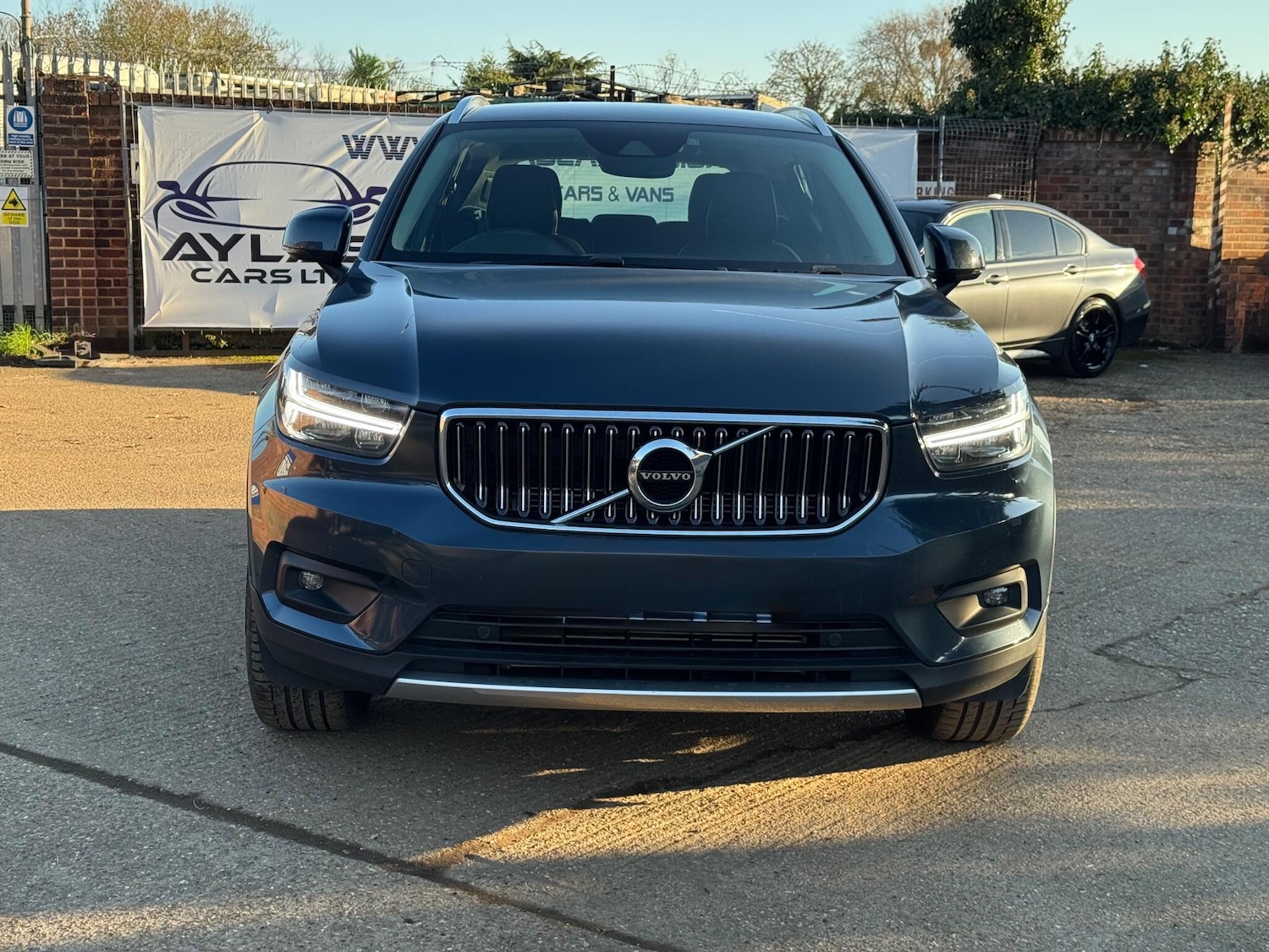 Used Volvo XC40 for sale - 76659353: Photo 2
