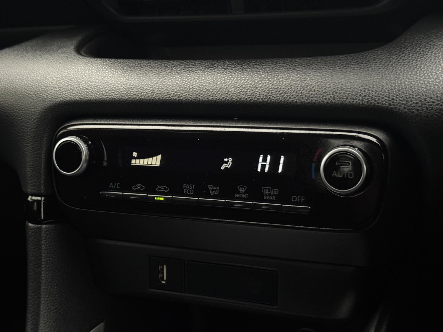 Used Toyota Yaris 2022 for sale - 76997388: Photo 25