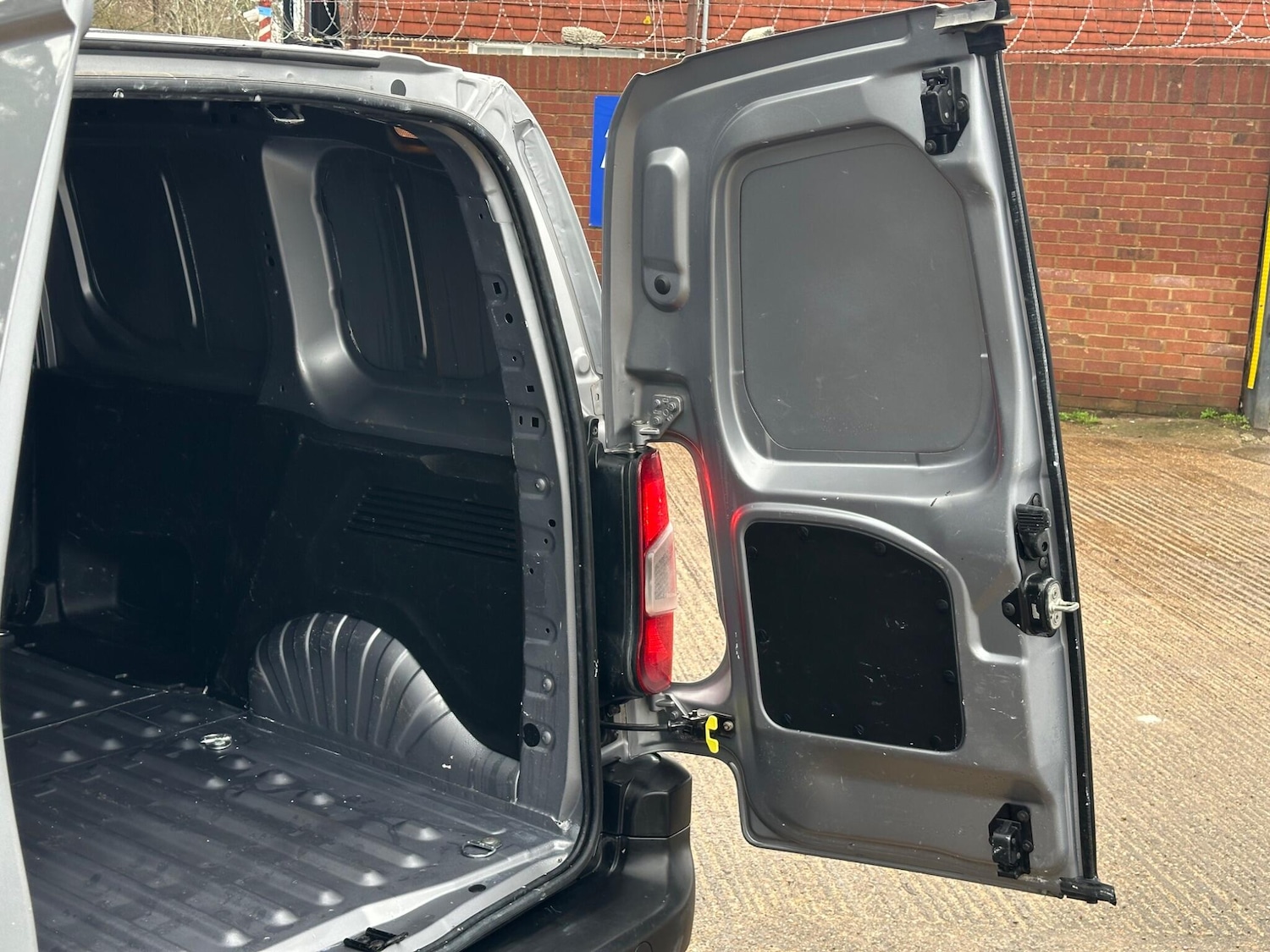 Used Vauxhall Combo 2019 for sale - 77330900: Photo 24