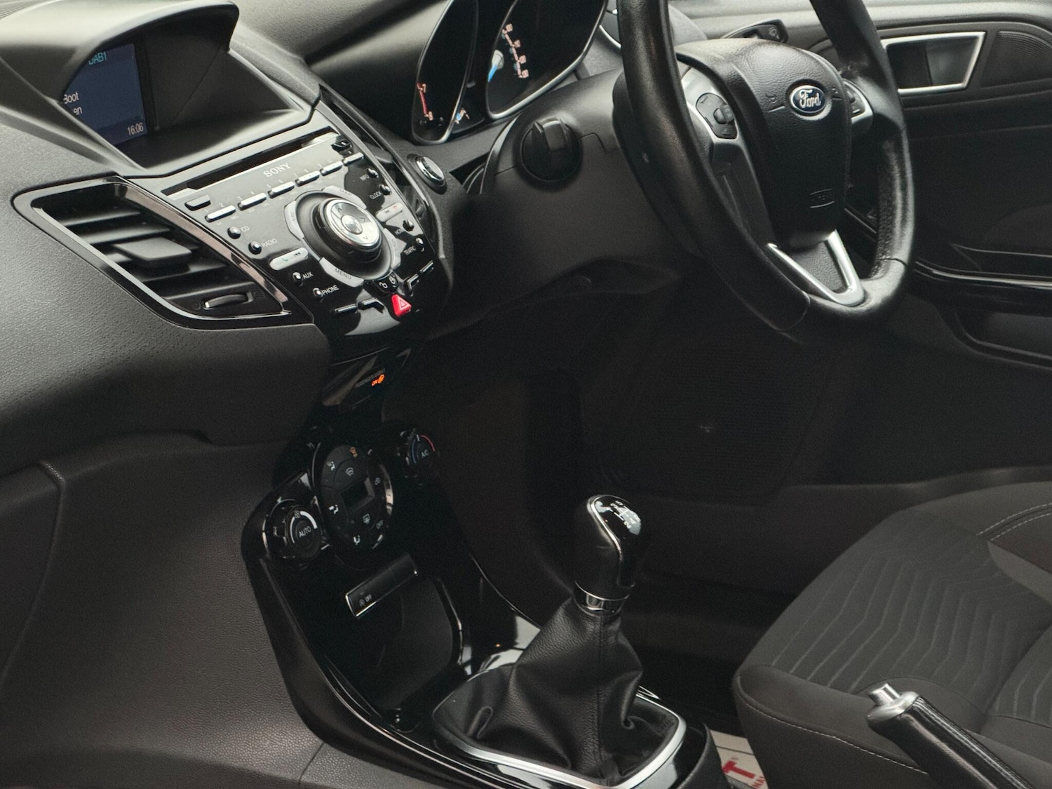 Used Ford Fiesta 2015 for sale - 76326265: Photo 11