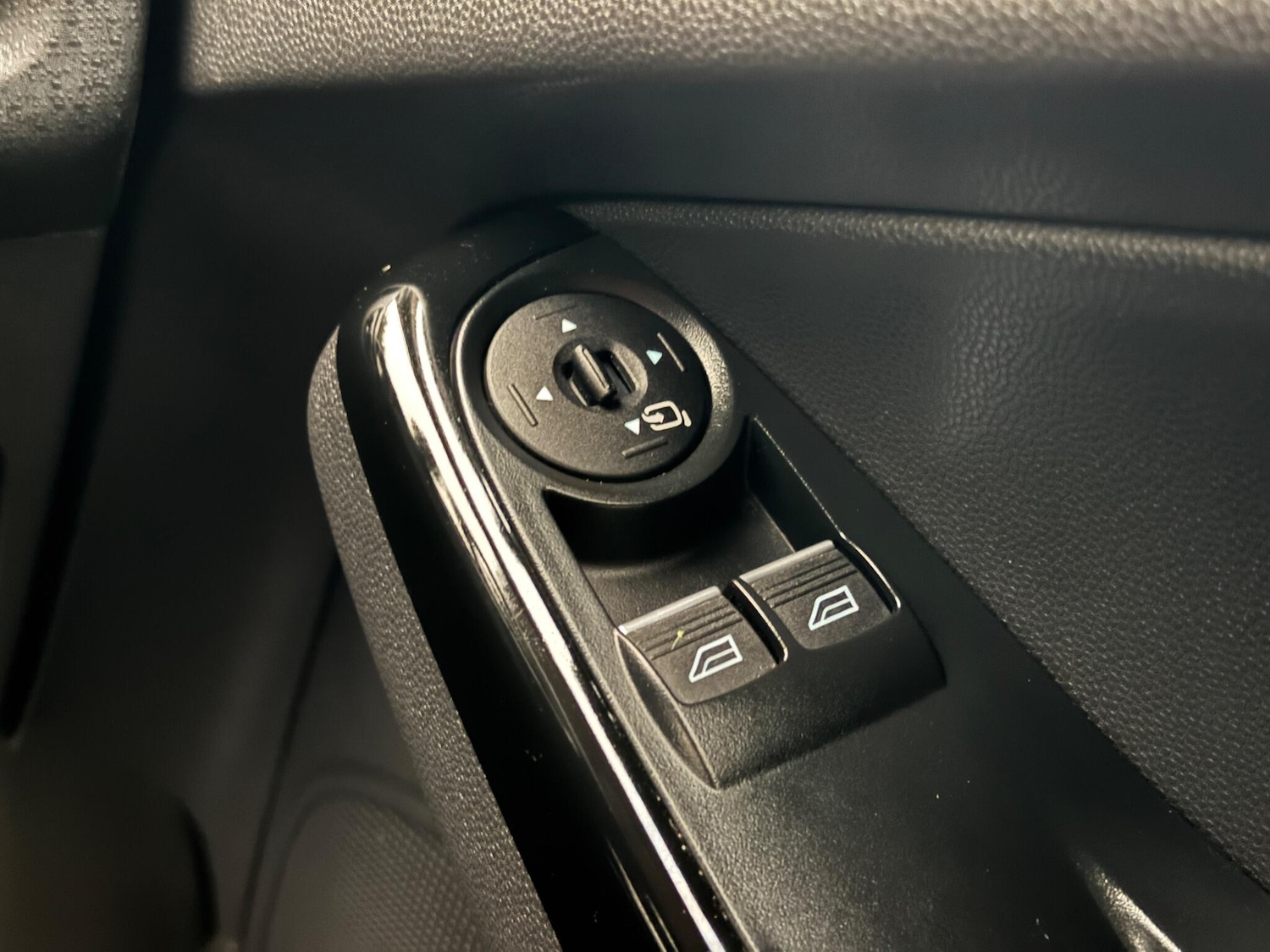 Used Ford Fiesta 2015 for sale - 76326265: Photo 20