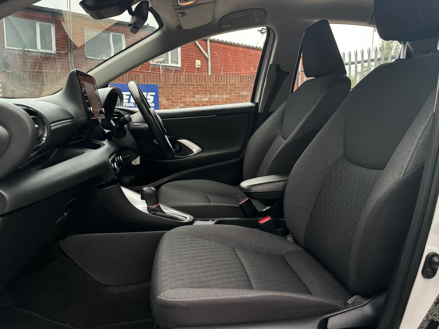 Used Toyota Yaris 2022 for sale - 76270006: Photo 23