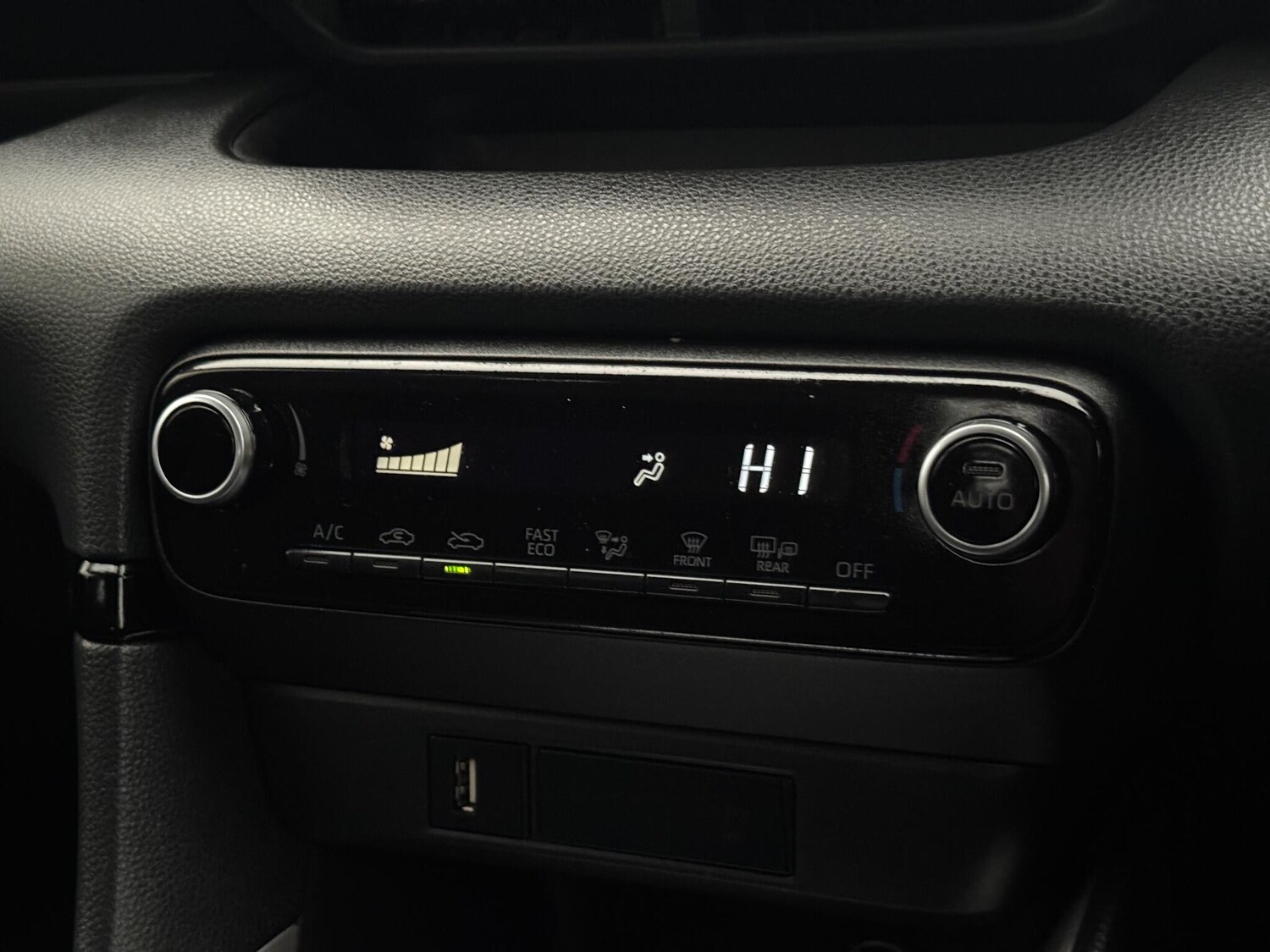 Used Toyota Yaris 2022 for sale - 76270006: Photo 25