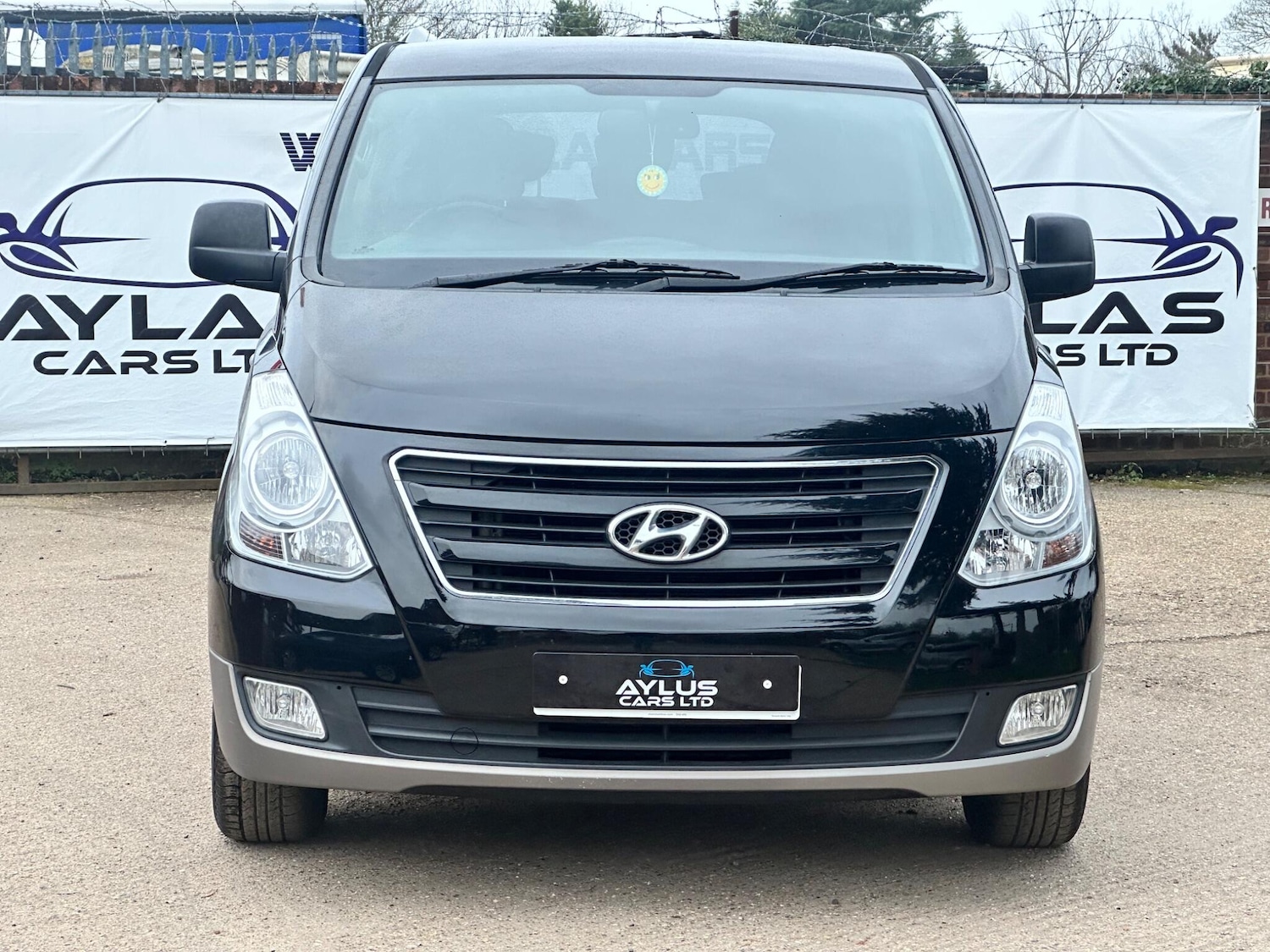 Used Hyundai i800 2016 for sale - 77882802: Photo 2