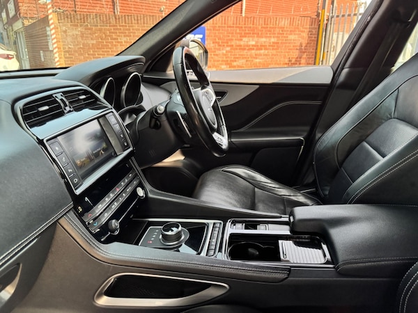 Used Jaguar F-Pace 2017 for sale - 75601357: Photo 23