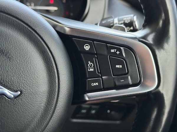 Used Jaguar F-Pace 2017 for sale - 75601357: Photo 27