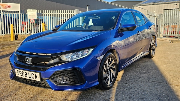 Used Honda Civic 2018 for sale - 69904995: Photo 2