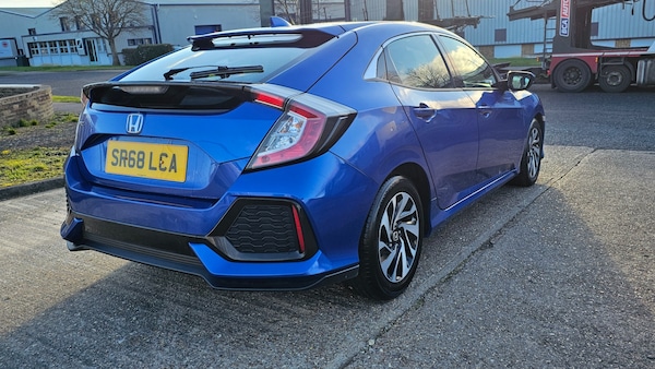 Used Honda Civic 2018 for sale - 69904995: Photo 7