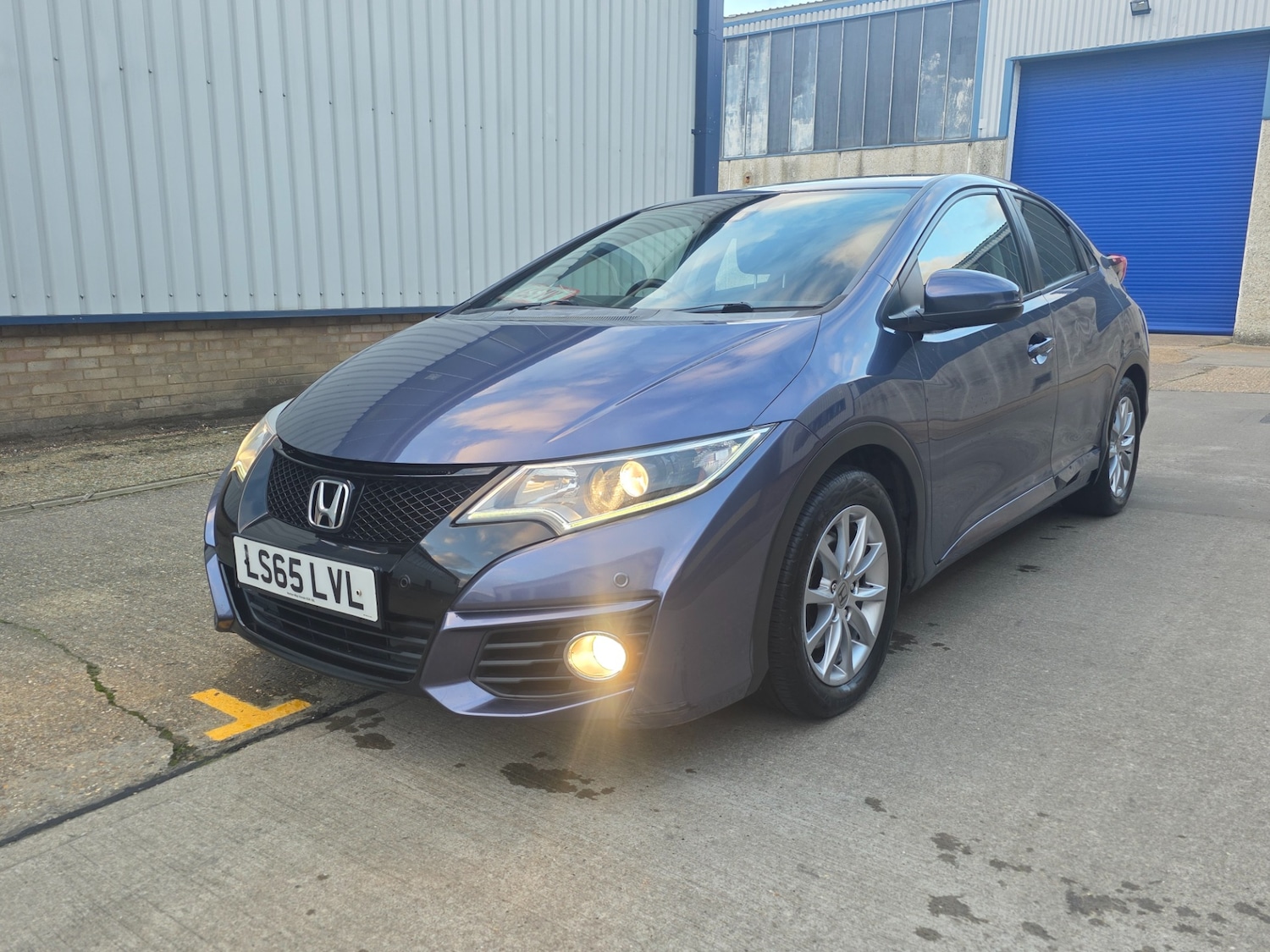 Used Honda Civic 2015 for sale - 77049336: Photo 2