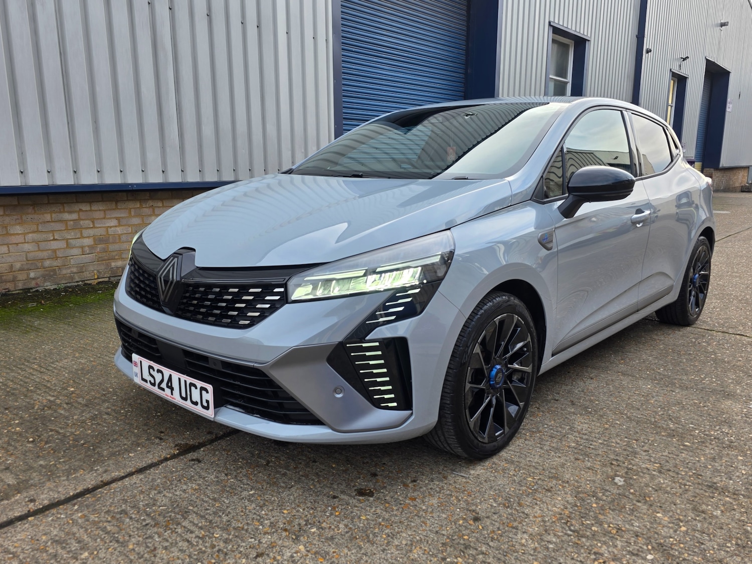 Used Renault Clio 2024 for sale - 77192061: Photo 2