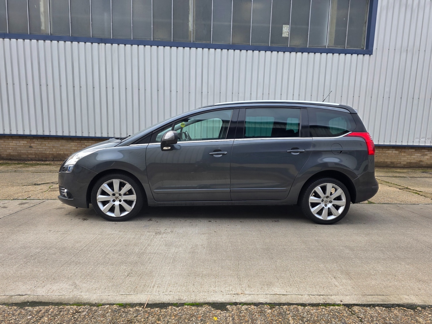 Used Peugeot 5008 2012 for sale - 74162153: Photo 3