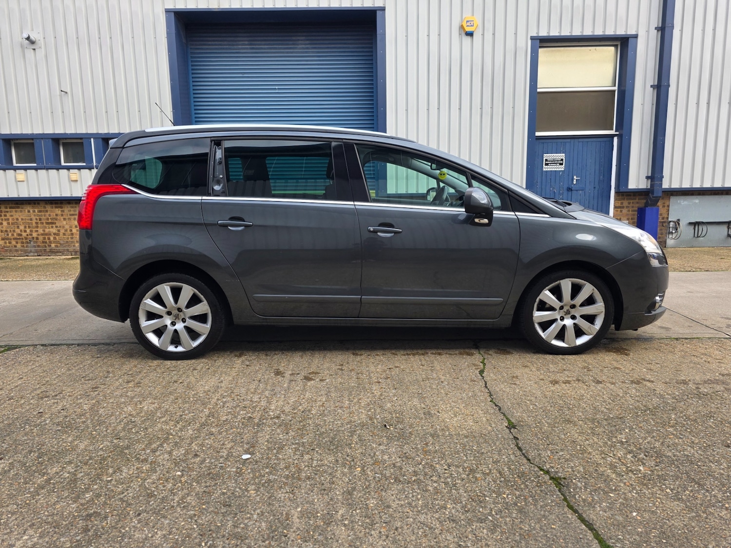 Used Peugeot 5008 2012 for sale - 74162153: Photo 7