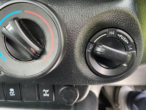 Used Toyota Hilux 2017 for sale - 69032569: Photo 28