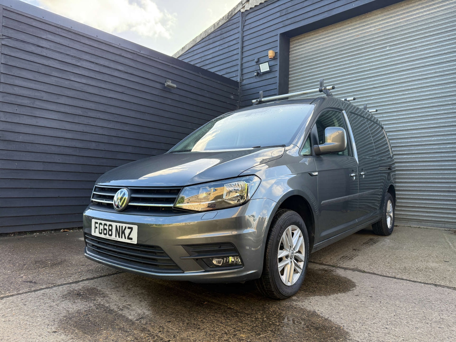 Used Volkswagen Caddy Maxi 2018 for sale - 76302971: Photo 1