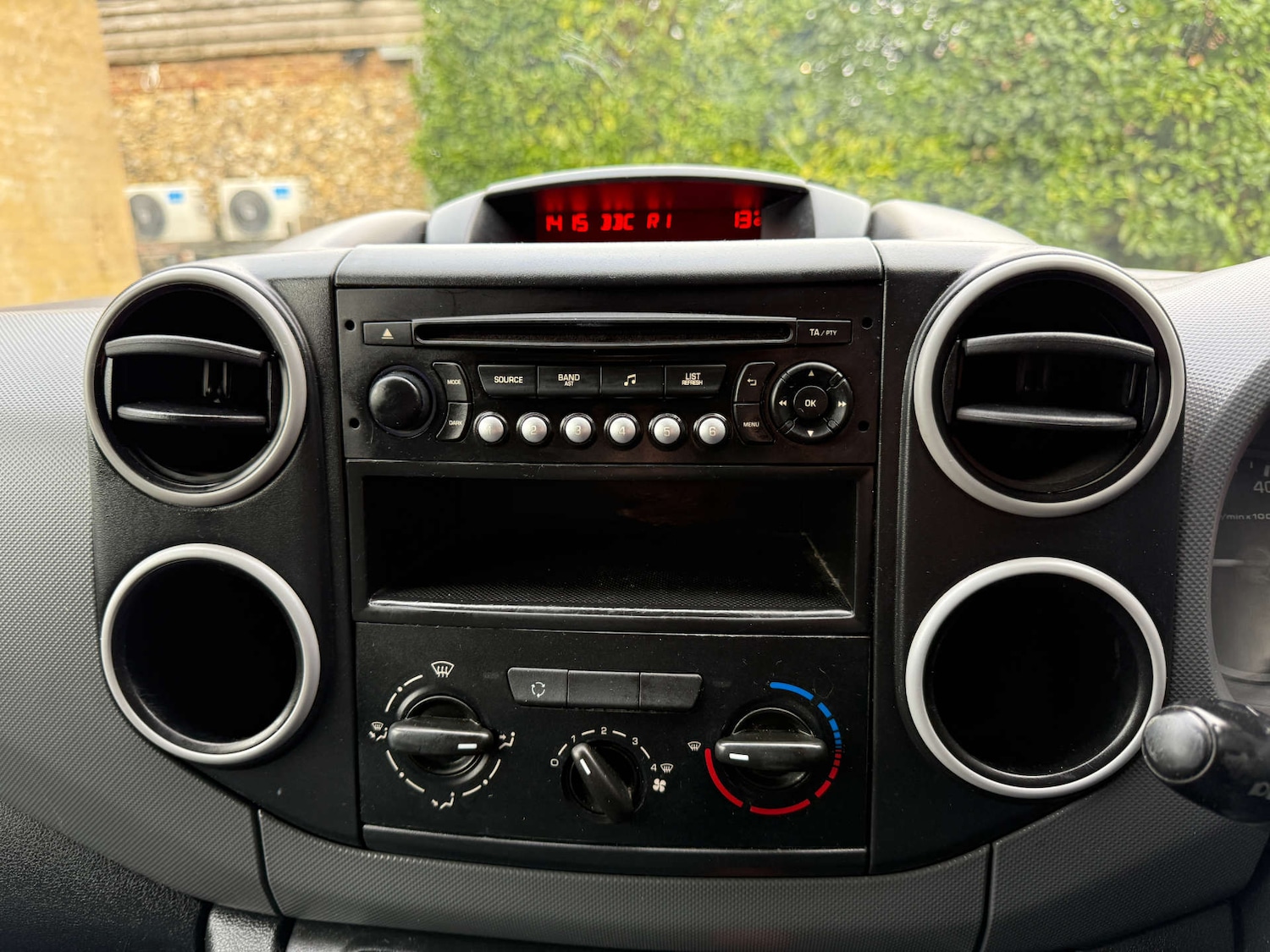 Used Citroen Berlingo 2015 for sale - 76469527: Photo 25