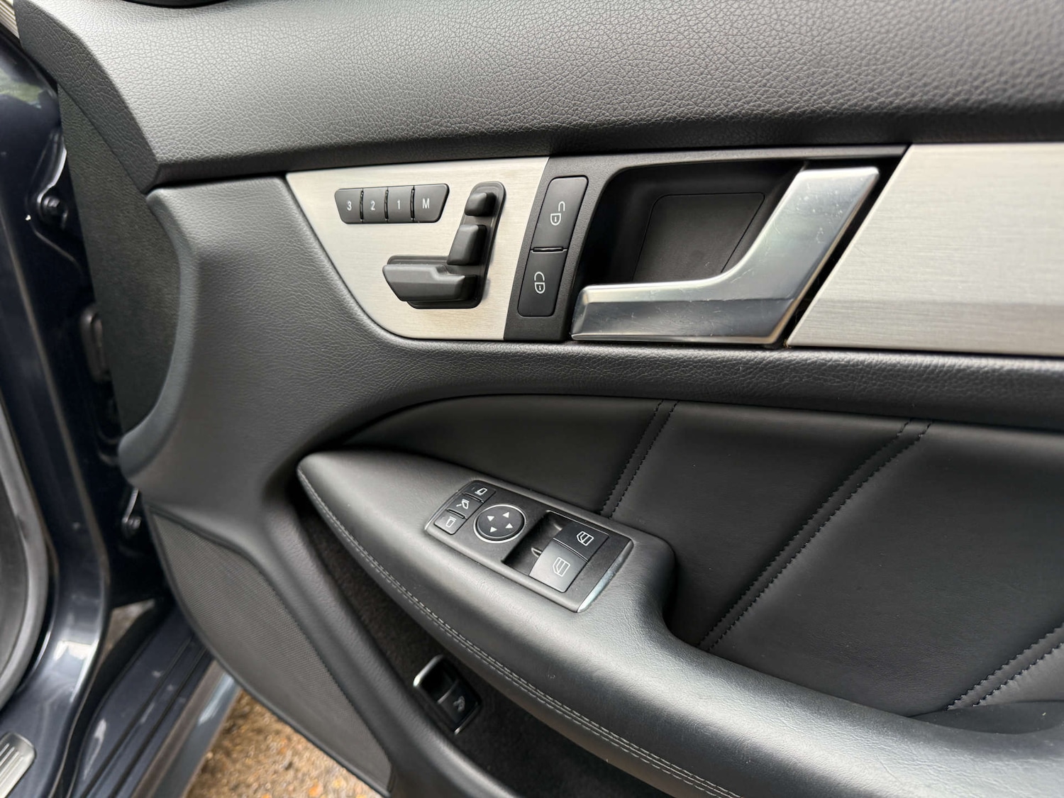 Used Mercedes-Benz C Class 2012 for sale - 76302981: Photo 17