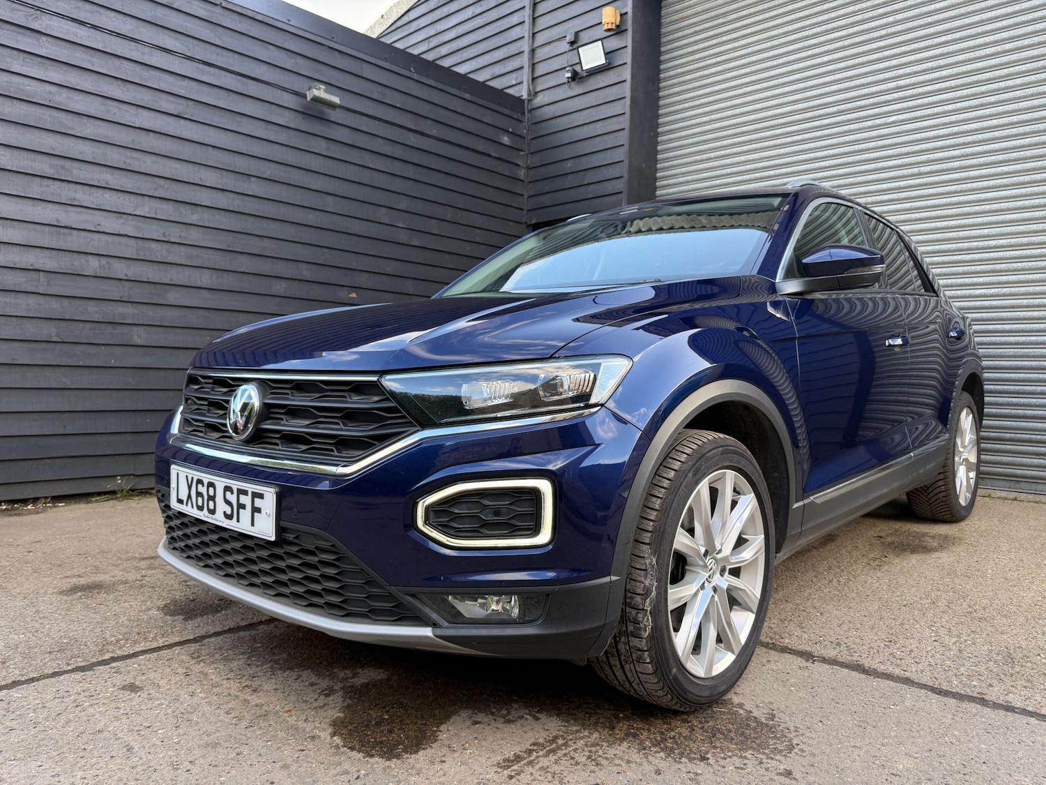 Used Volkswagen T-Roc 2018 for sale - 76302986: Photo 1