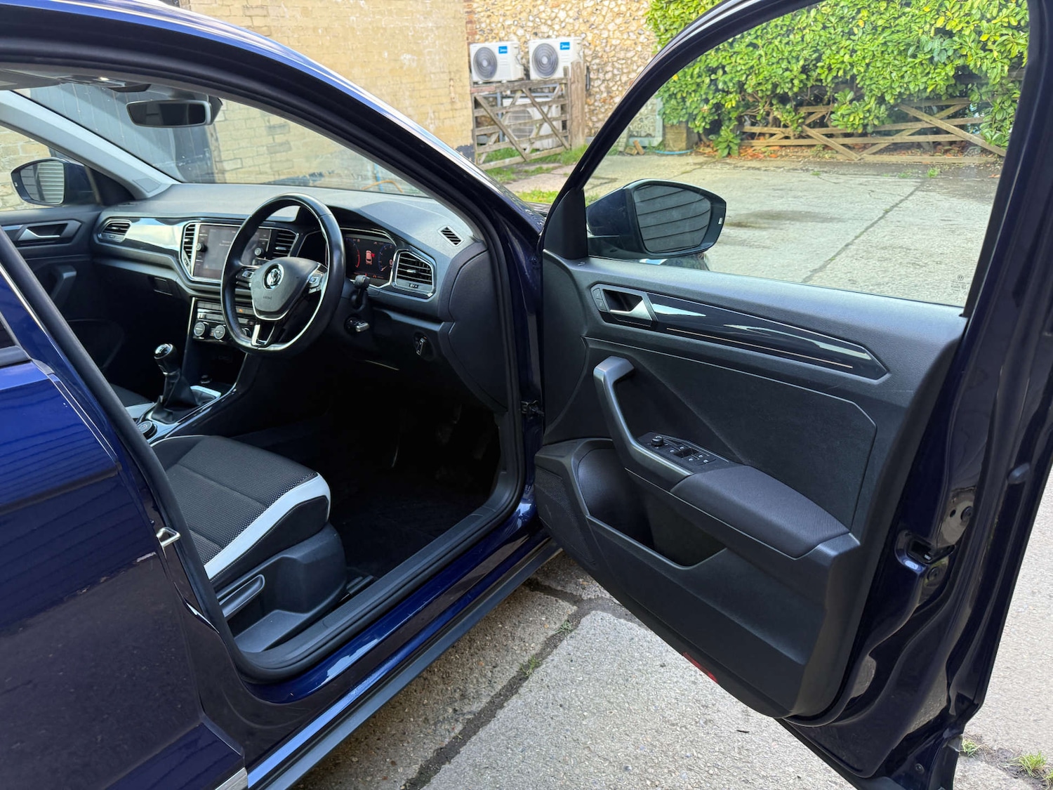 Used Volkswagen T-Roc 2018 for sale - 76302986: Photo 14