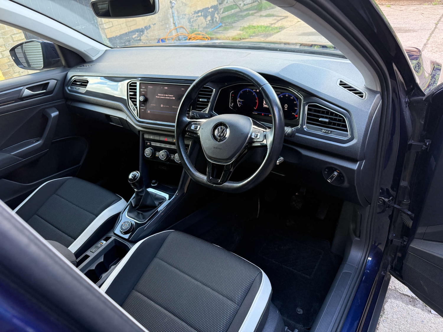 Used Volkswagen T-Roc 2018 for sale - 76302986: Photo 15