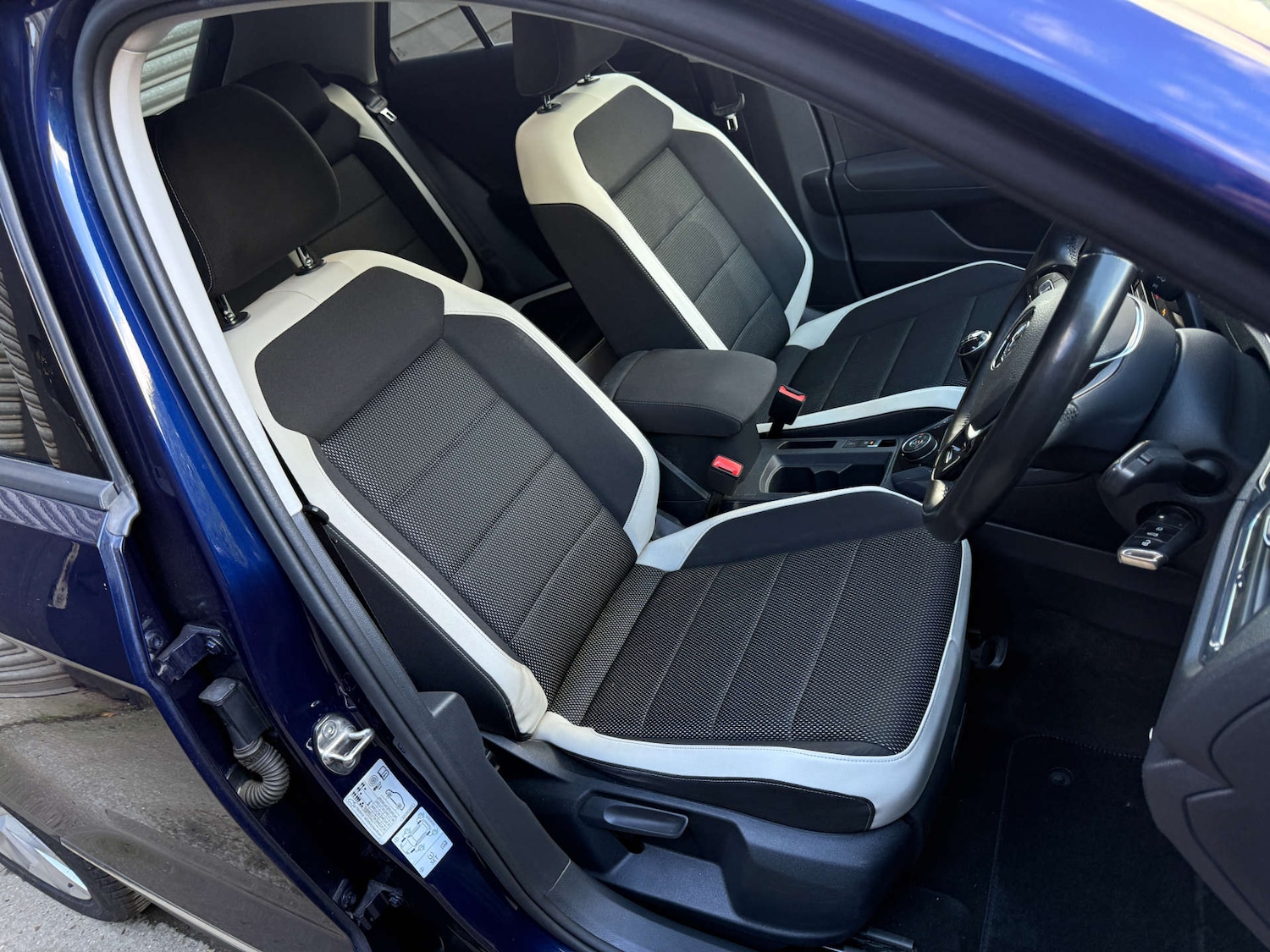 Used Volkswagen T-Roc 2018 for sale - 76302986: Photo 16