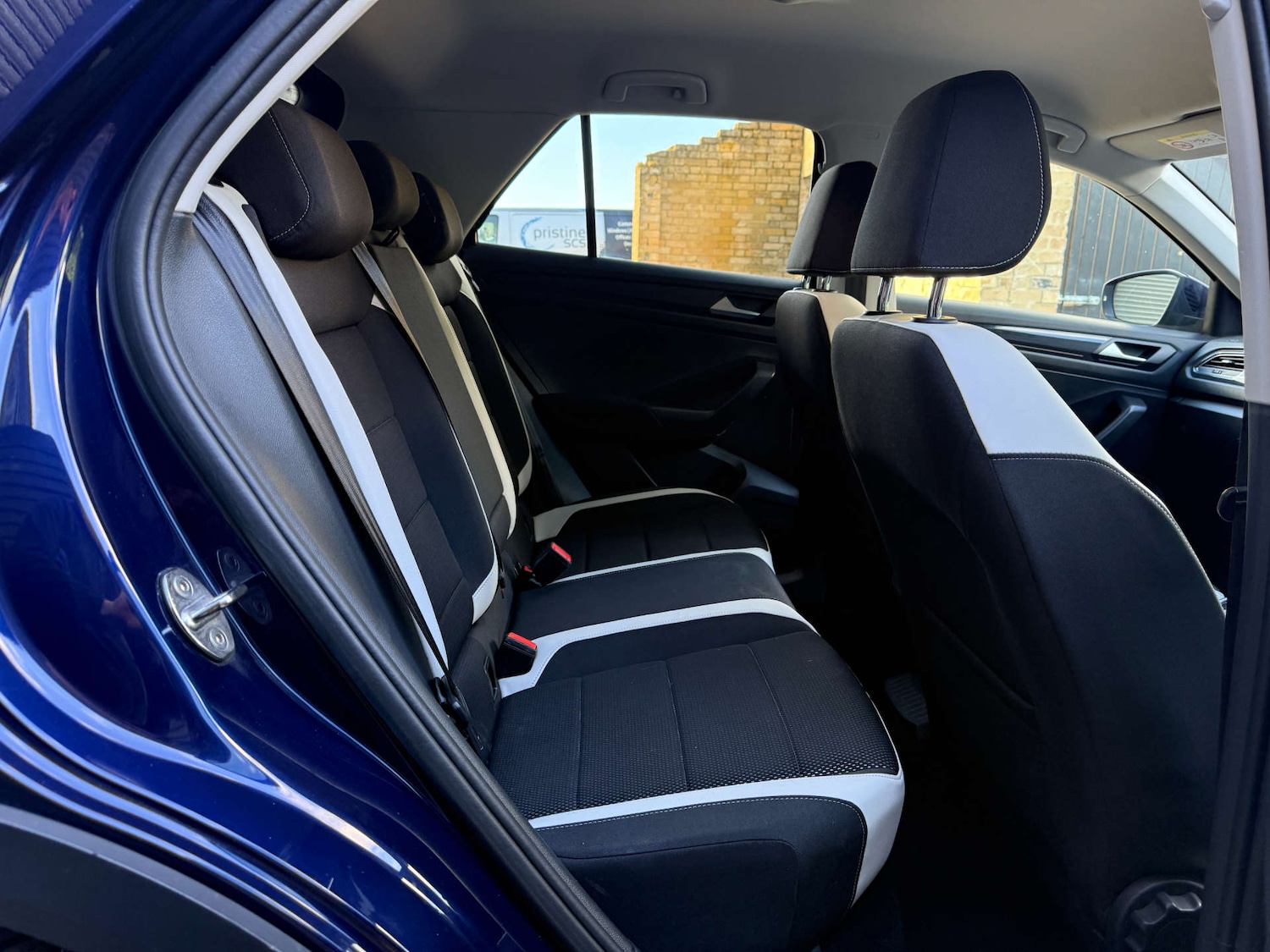 Used Volkswagen T-Roc 2018 for sale - 76302986: Photo 18