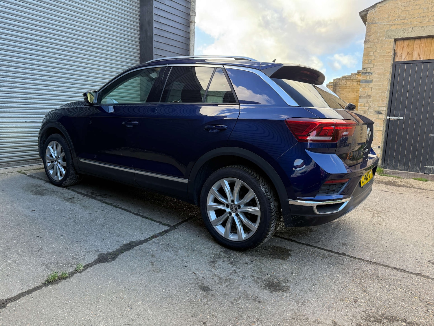 Used Volkswagen T-Roc 2018 for sale - 76302986: Photo 5