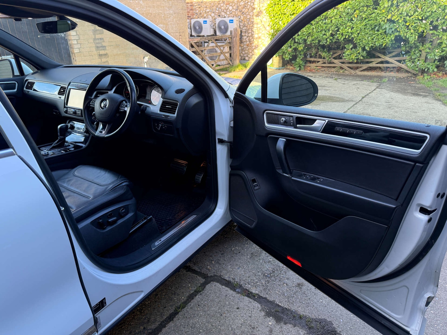 Used Volkswagen Touareg 2017 for sale - 76302977: Photo 14