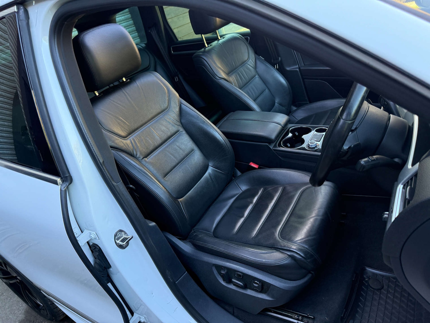 Used Volkswagen Touareg 2017 for sale - 76302977: Photo 16