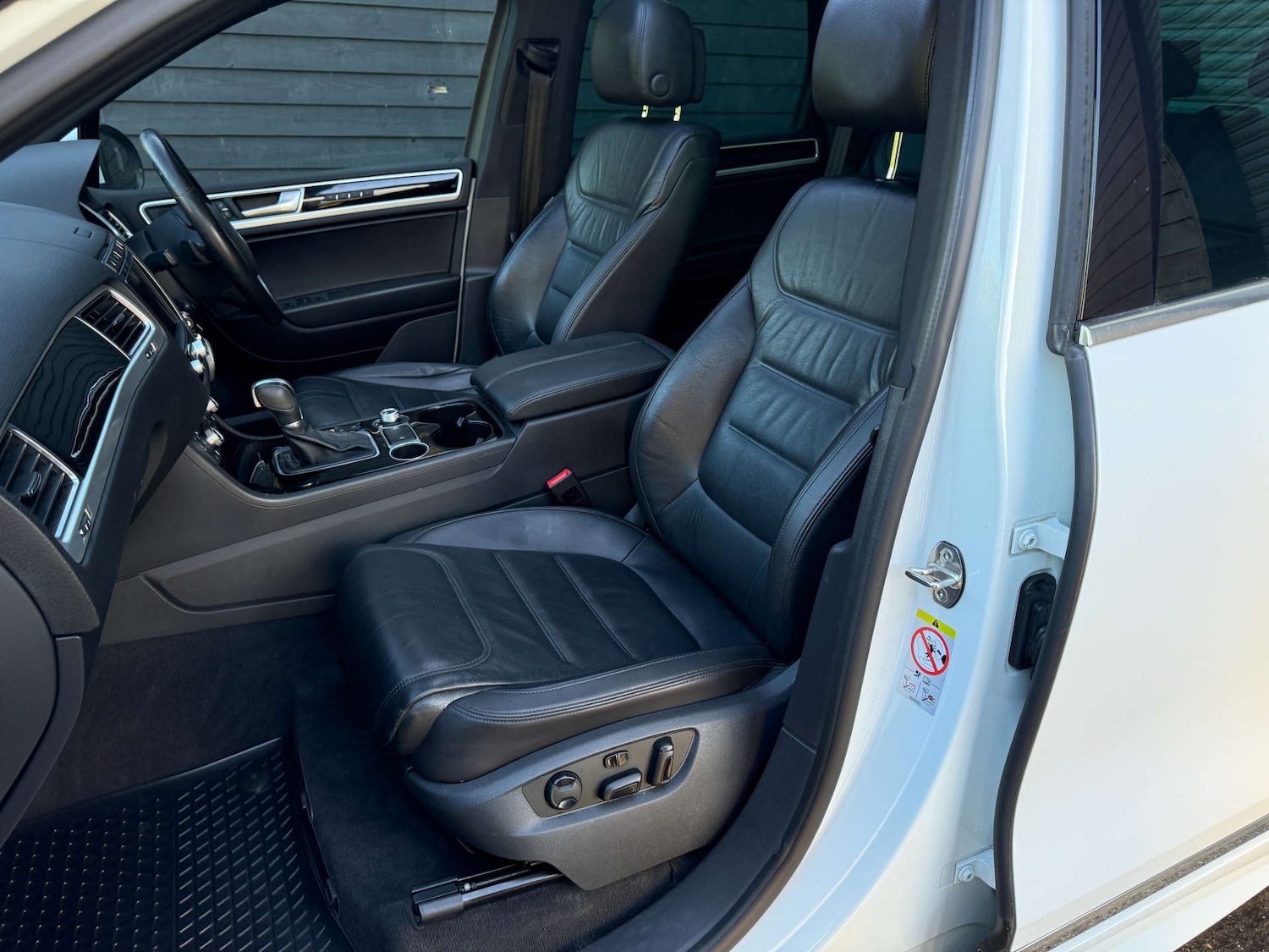 Used Volkswagen Touareg 2017 for sale - 76302977: Photo 22