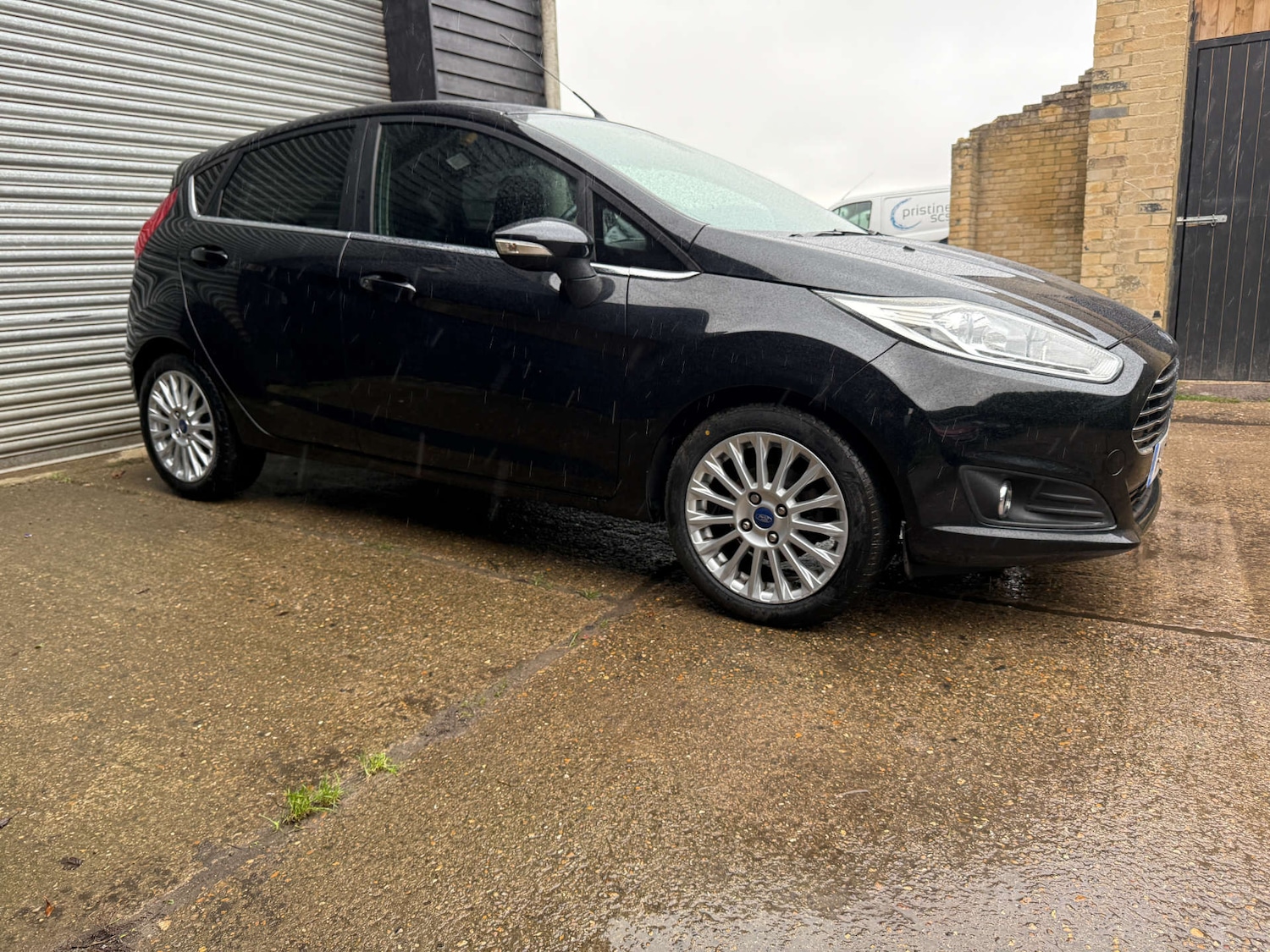 Used Ford Fiesta 2015 for sale - 76640379: Photo 11