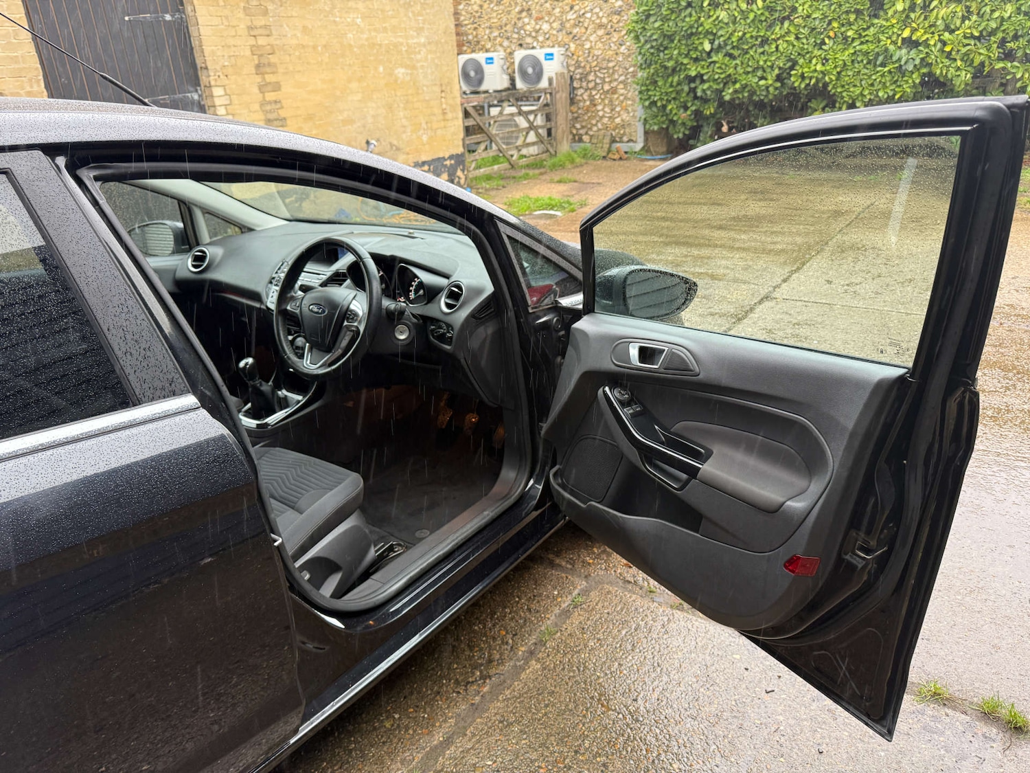 Used Ford Fiesta 2015 for sale - 76640379: Photo 14