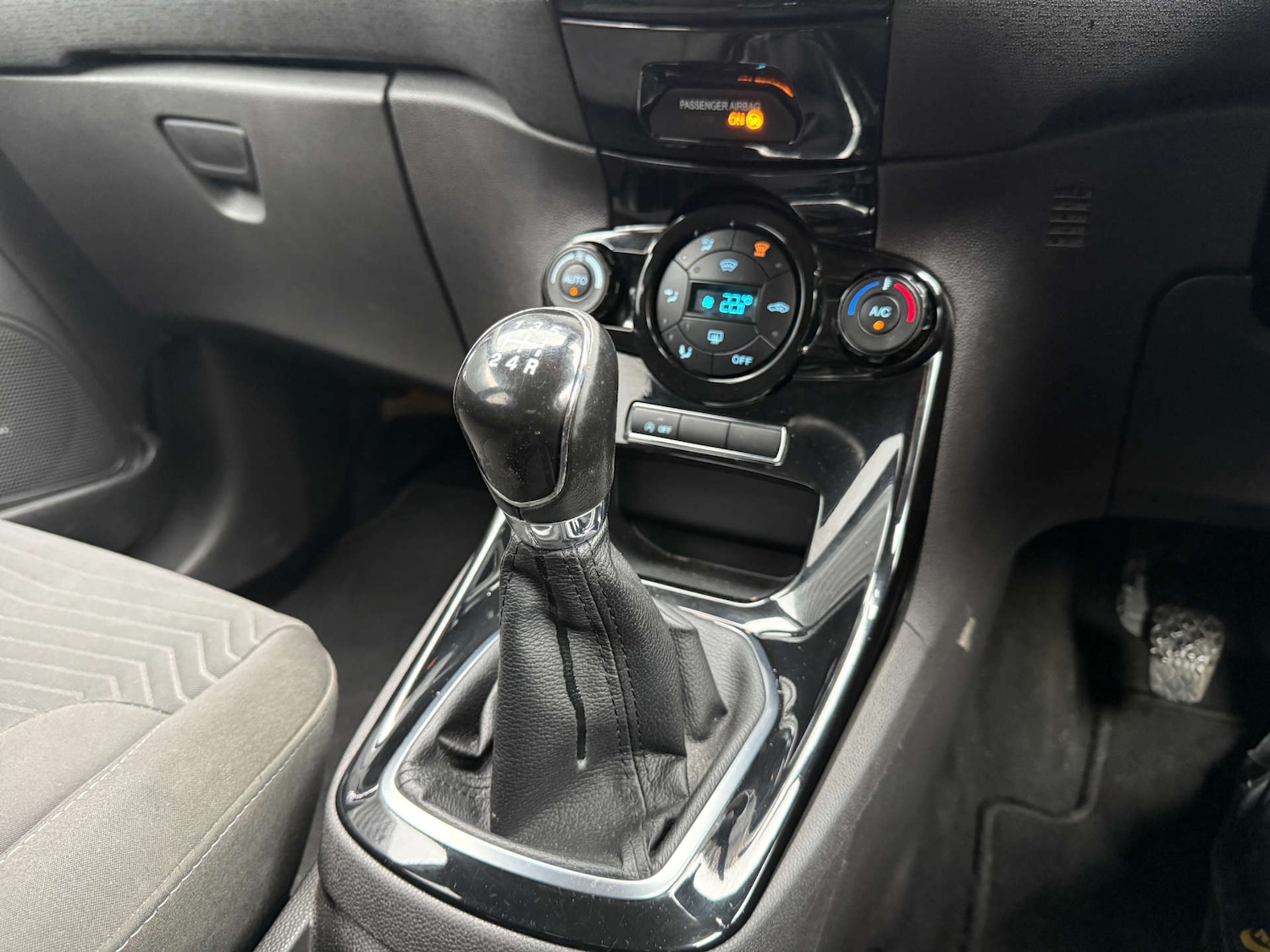 Used Ford Fiesta 2015 for sale - 76640379: Photo 26