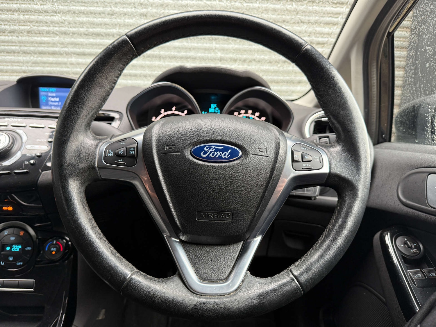 Used Ford Fiesta 2015 for sale - 76640379: Photo 27