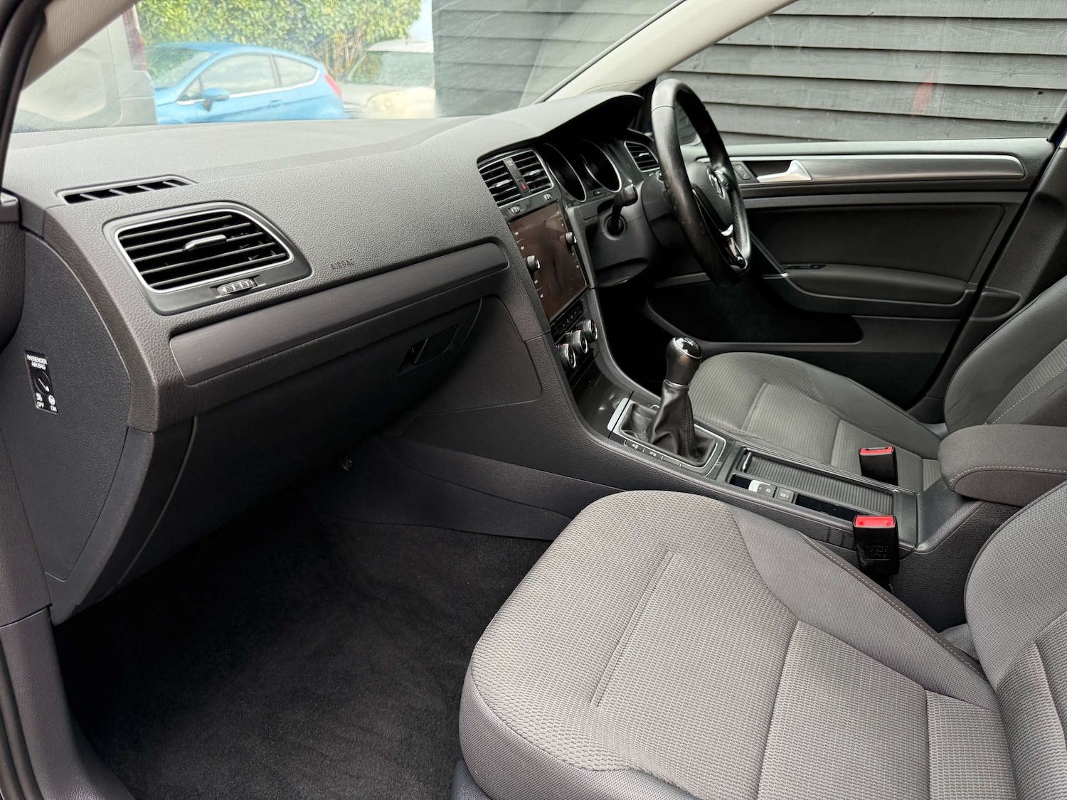 Used Volkswagen Golf 2018 for sale - 76302972: Photo 21