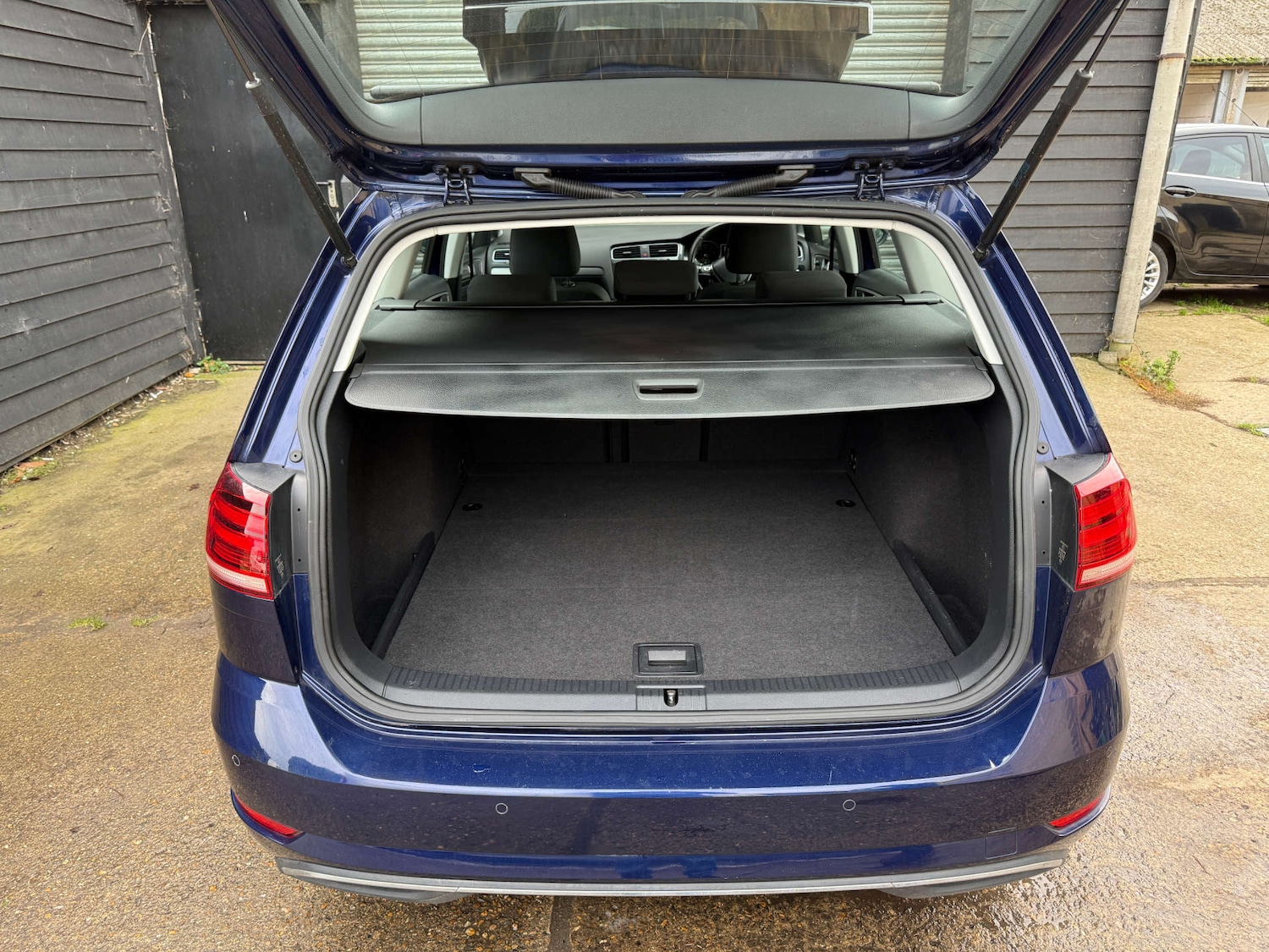 Used Volkswagen Golf 2018 for sale - 76302972: Photo 35