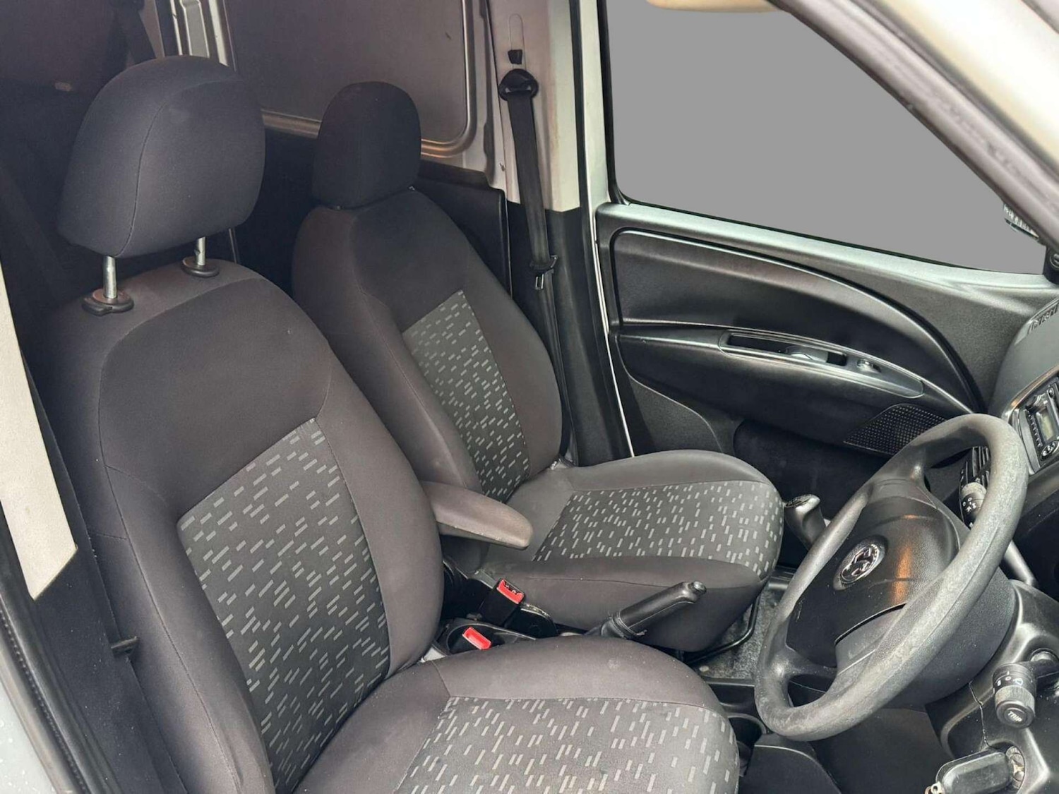 Used Vauxhall Combo 2015 for sale - 76302985: Photo 9