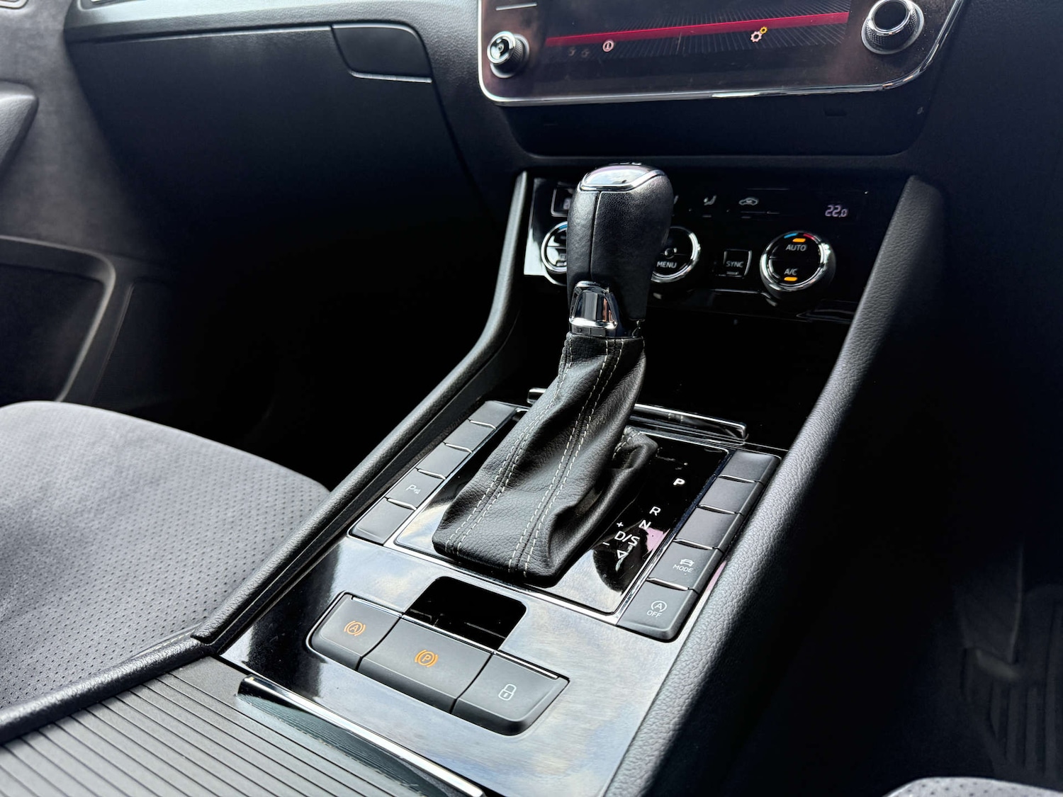 Used Skoda Superb 2018 for sale - 76830212: Photo 32