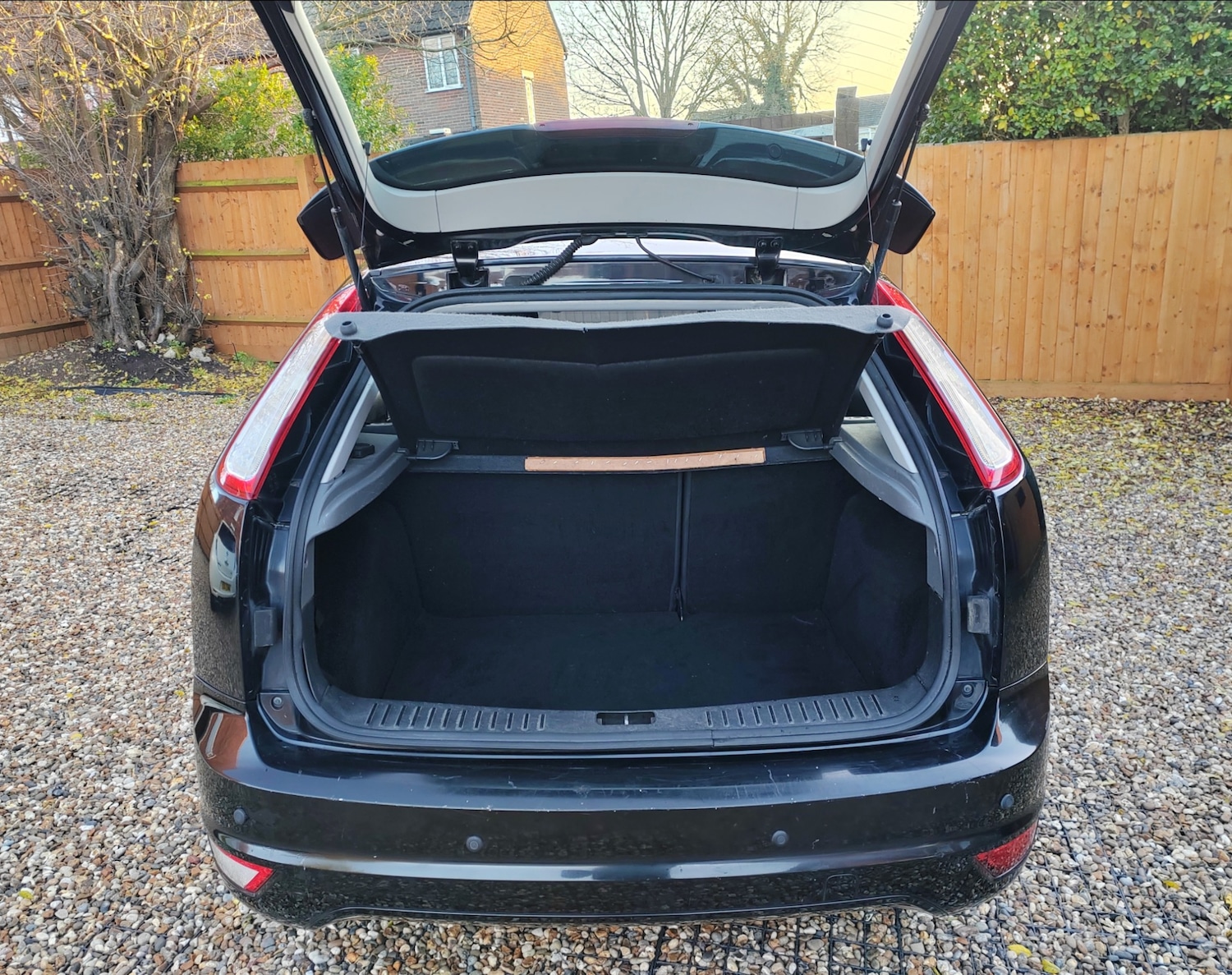 Used Ford Focus 2010 for sale - 76897145: Photo 9